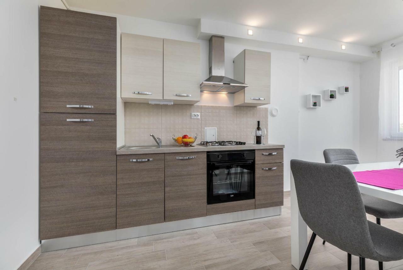Apartment Sole Pula Bagian luar foto